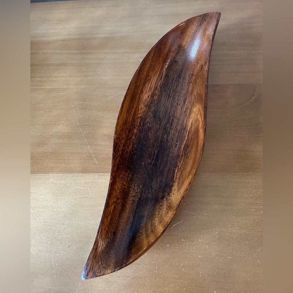 Vintage Hawaii Monkey Pod Wood Slender Leaf Shaped Bowl 9 1/2 Charcuterie